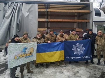 У волинській громаді зібрали майже 3 тонни різдвяних подарунків для бійців на Сході.ФОТО