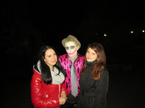 Хелловін у Луцьку: Ку-Клукс-Клан, мерці та тварини. ФОТО