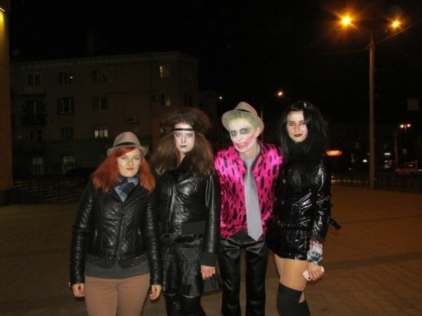 Хелловін у Луцьку: Ку-Клукс-Клан, мерці та тварини. ФОТО