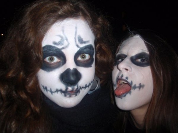 Хелловін у Луцьку: Ку-Клукс-Клан, мерці та тварини. ФОТО