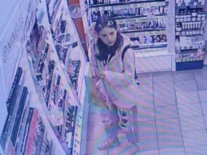 На Волині поліція розшукує особу, яка вчинила крадіжку у магазині