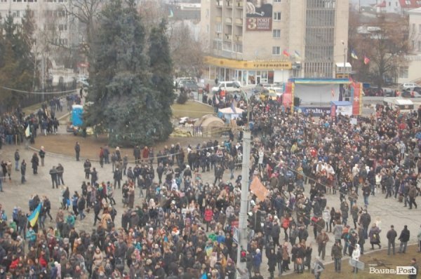 Як луцький Майдан ішов у  наступ на Волинську ОДА. ФОТО