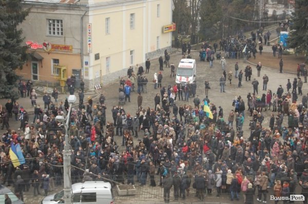 Як луцький Майдан ішов у  наступ на Волинську ОДА. ФОТО