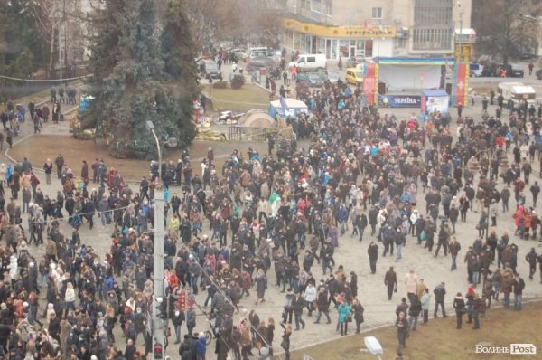 Як луцький Майдан ішов у  наступ на Волинську ОДА. ФОТО
