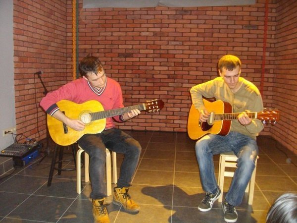 У Луцьку відбувся акустичний вечір єднання Сходу і Заходу. ФОТО