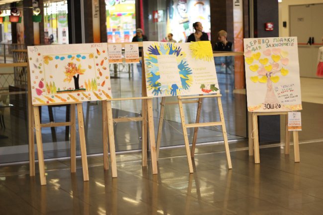 У «ПортCity» – виставка робіт юних патріотів Волині