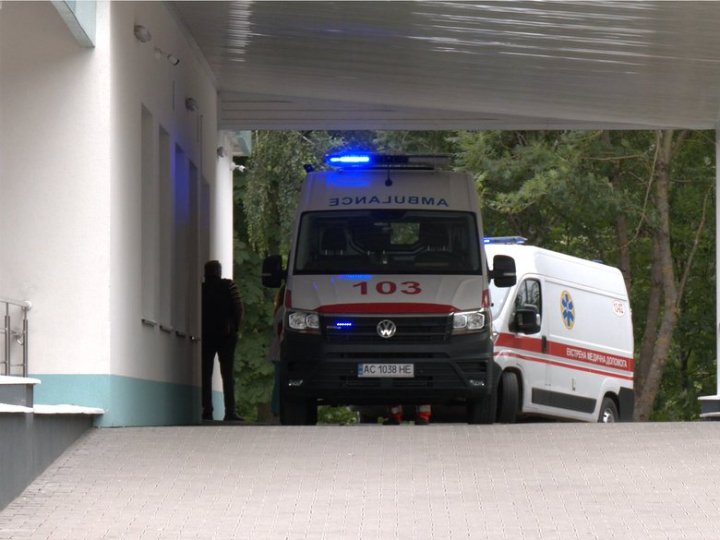 Удар блискавки на Волині: у якому стані травмовані