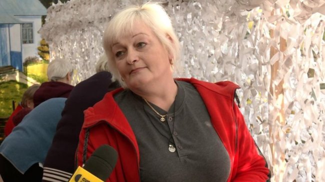 Волонтери у бібліотеці на Волині сплели понад 500 маскувальних сіток для ЗСУ