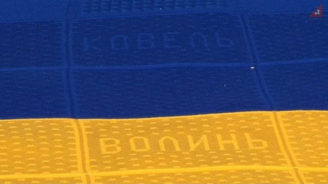 Музей на Волині отримав частину найбільшого в'язаного прапора України