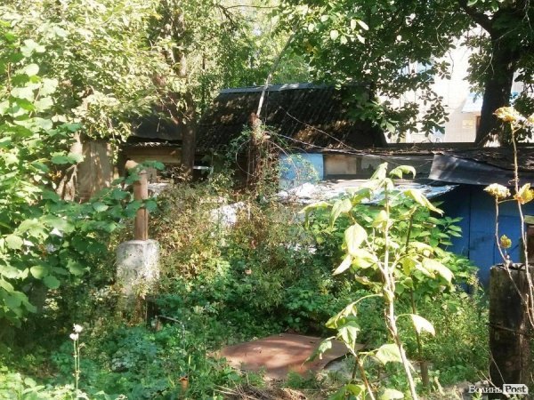 У Привокзальному мікрорайоні Луцька зламають хліви, які простояли 25 років. ФОТО