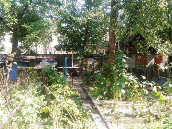 У Привокзальному мікрорайоні Луцька зламають хліви, які простояли 25 років. ФОТО