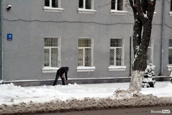Фото снігового ранку в Луцьку