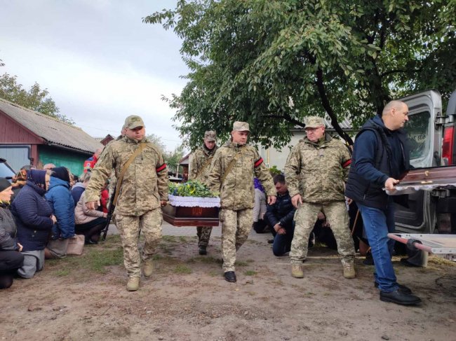 На Волині в останню дорогу провели Героя Олександра Грицанюка. ФОТО