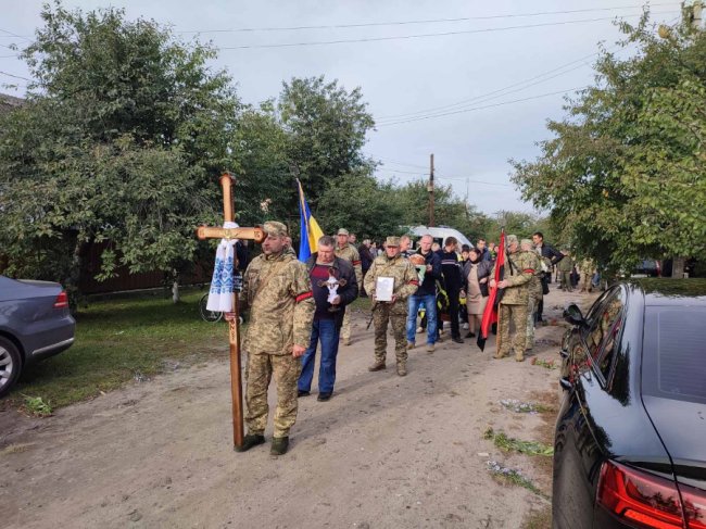 На Волині в останню дорогу провели Героя Олександра Грицанюка. ФОТО
