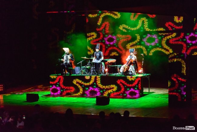 Гурт «ДахаБраха» влаштував видовищне шоу у Луцьку. ФОТОРЕПОРТАЖ 