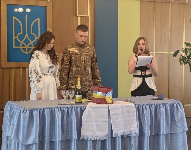Війна коханню не завада: воїн із Запоріжжя взяв шлюб із красунею з Волині. ФОТО