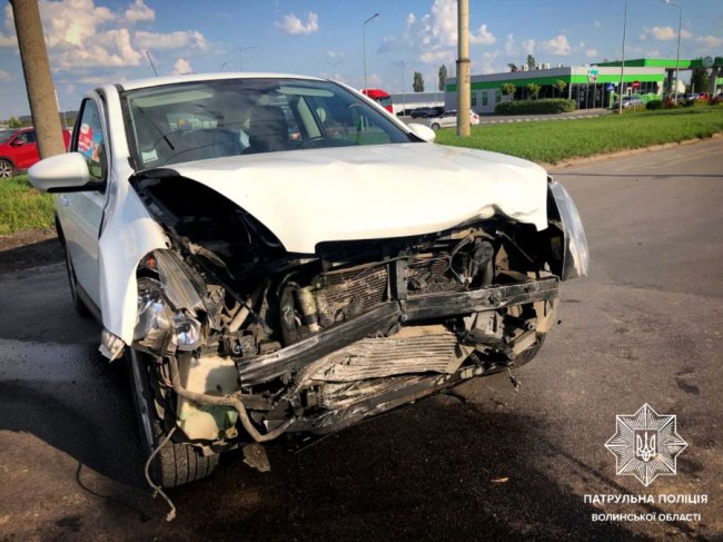 За шість місяців цього року на дорогах Волині загинули 45 громадян: фото з місць ДТП