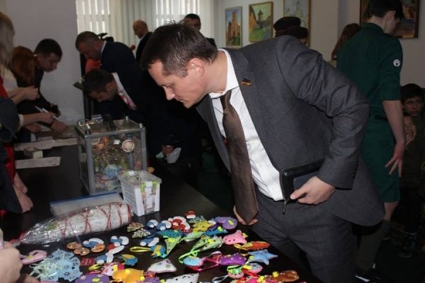 У міській раді продавали іграшки з благодійною метою. ФОТО