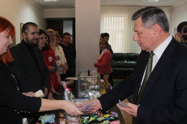 У міській раді продавали іграшки з благодійною метою. ФОТО