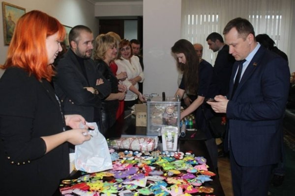 У міській раді продавали іграшки з благодійною метою. ФОТО