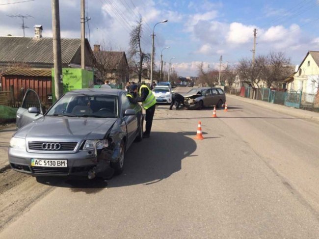 Через дитину на дорозі у Луцьку зіткнулися іномарки
