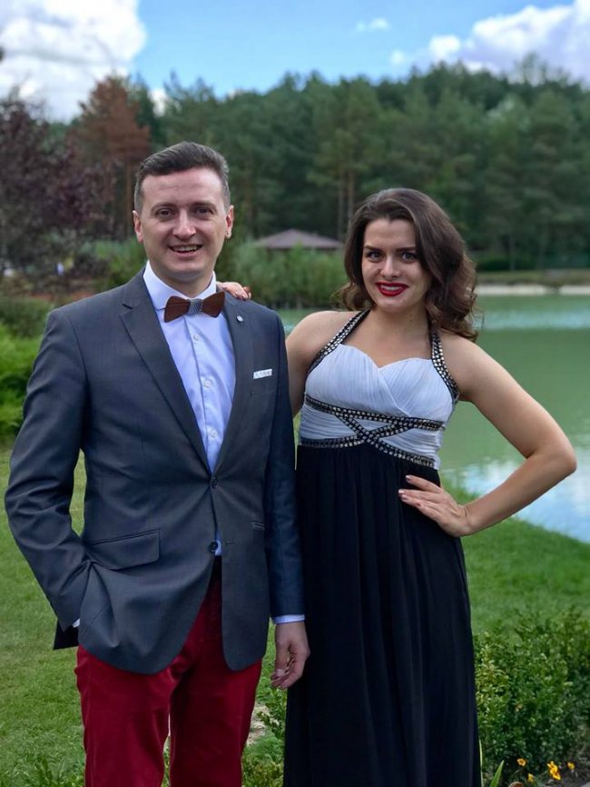 Волинський телеведучий побрався зі співачкою. ФОТО. ВІДЕО