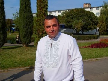 На Волині голова райради продає картину, щоб надрукувати книгу про Героїв Майдану та АТО