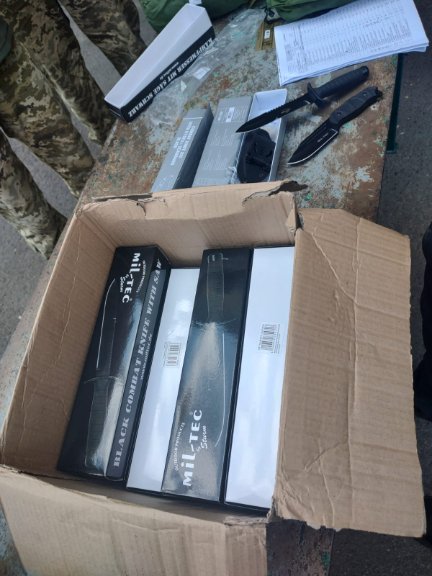 Через «Устилуг» намагались приховано провезти 32 ножі та спецодяг