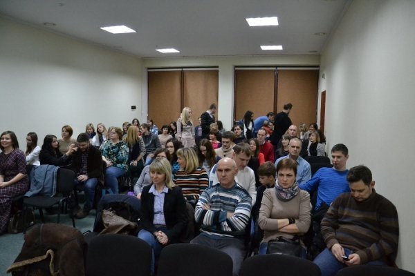 У Луцьку показали фільм про цінності, що допомагають зміцнити сім'ю.ФОТО