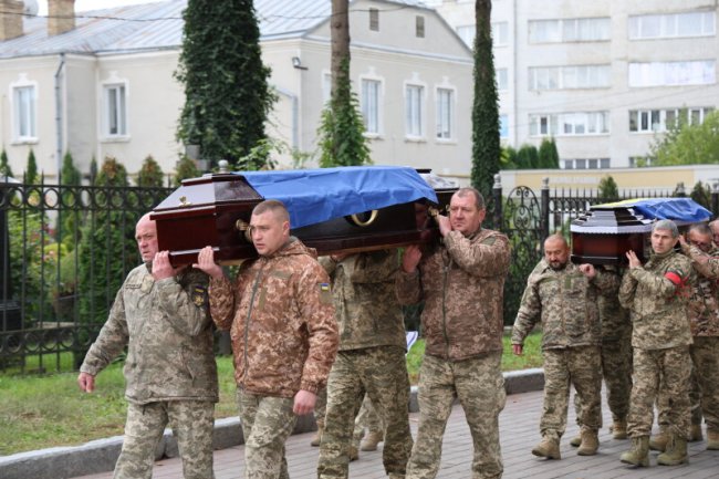 У Луцьку попрощалися з загиблими Героями Леонідом Бондаруком та Миколою Яцюком