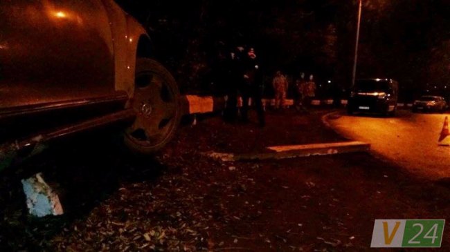 У Луцьку п'яний водій на Mercedes ледь не злетів з моста