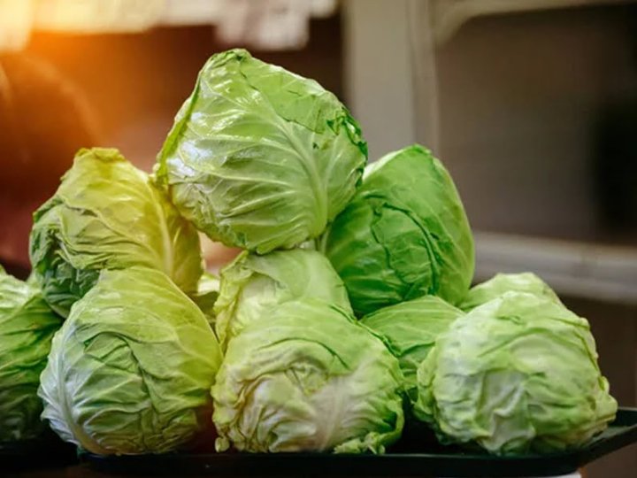 Капуста за ціною мʼяса на ринку у Луцьку: звідки везуть і чому така вартість