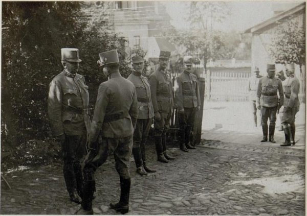 З'явилися унікальні фото останнього Імператора Габсбургів біля Луцька. ФОТО