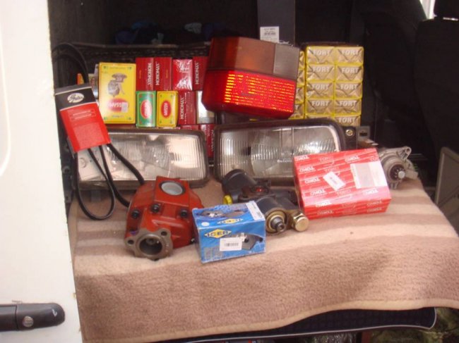 Шини, буржуйка та передачки: волинський волонтер везе бійцям гостинці