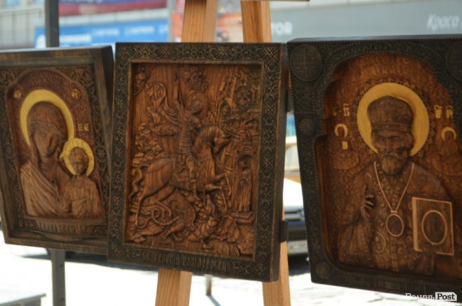 Від і до: що та за скільки продають народні умільці у центрі Луцька. ФОТО