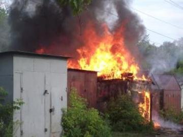 Пожежа в Луцьку: горів гараж