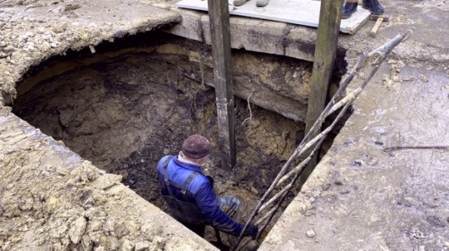 У місті на Волині жителі кількох вулиць  – другий день без води через порив