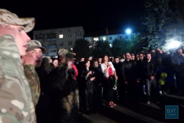 У Володимирі-Волинському міцними обіймами зустріли звільнених бійців. ФОТО. ВІДЕО