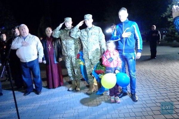 У Володимирі-Волинському міцними обіймами зустріли звільнених бійців. ФОТО. ВІДЕО