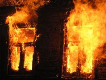 У селі на Волині рятувальники майже 3 години гасили пожежу у будинку