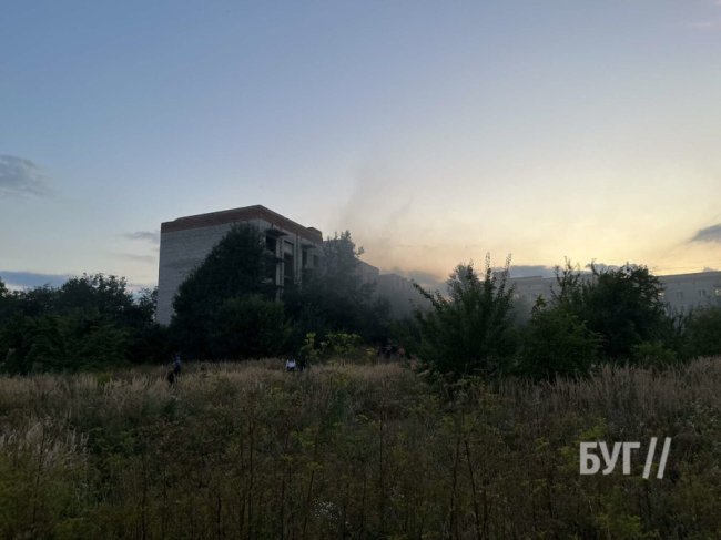 У Нововолинську сталася пожежа в недобудованому приміщенні. ФОТО