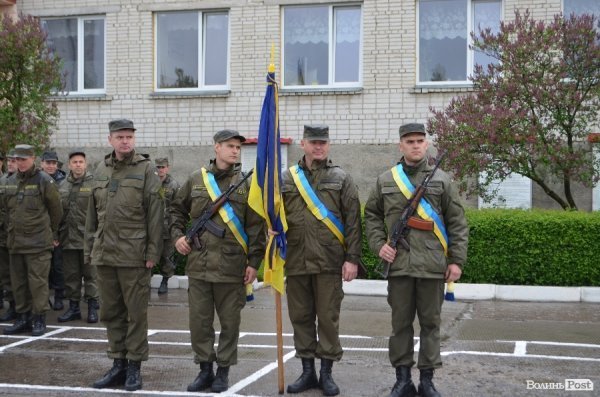 У Луцьку складали військову присягу під дощем