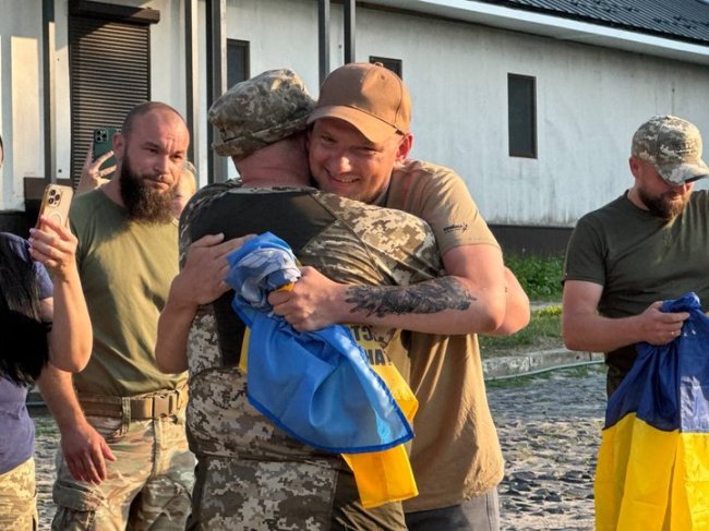 «1744 дні не був у Луцьку» — звільнений з полону боєць Олександр Пришко