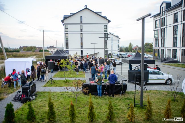 Лаундж-зона, розваги і подарунки: «Інвестор» влаштував грандіозне знайомство сусідам на «Юпітері». ФОТО*