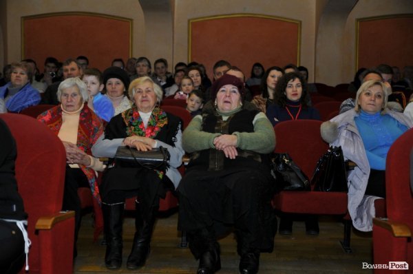 Різдвяний концерт у Луцьку: вальс, вірш і віншування