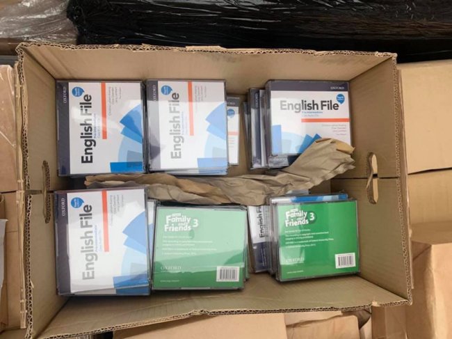 На «Ягодині» затримали вантажівку з англомовними книгами на 40 мільйонів. ФОТО