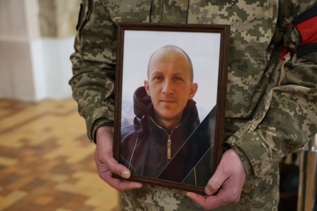 У Луцькій громаді попрощалися з Героєм Тарасом Корніюком