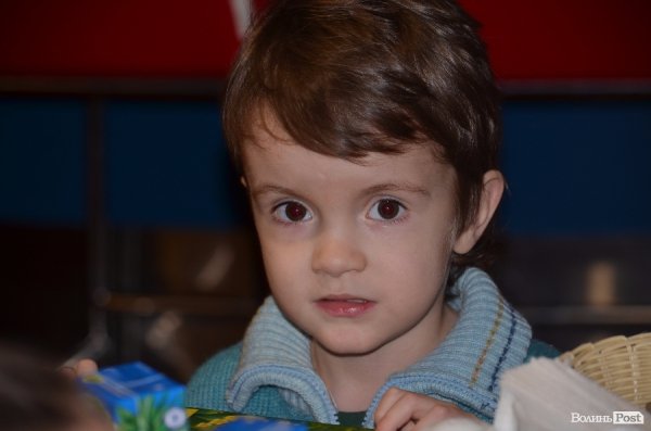 Луцький меценат Андрій Покровський влаштував різдвяне свято для соціально  незахищених діток