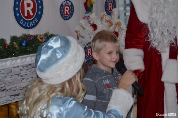 Луцький меценат Андрій Покровський влаштував різдвяне свято для соціально  незахищених діток