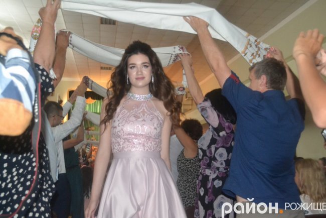 У рожищенській школі відгуляли випускний. ФОТО